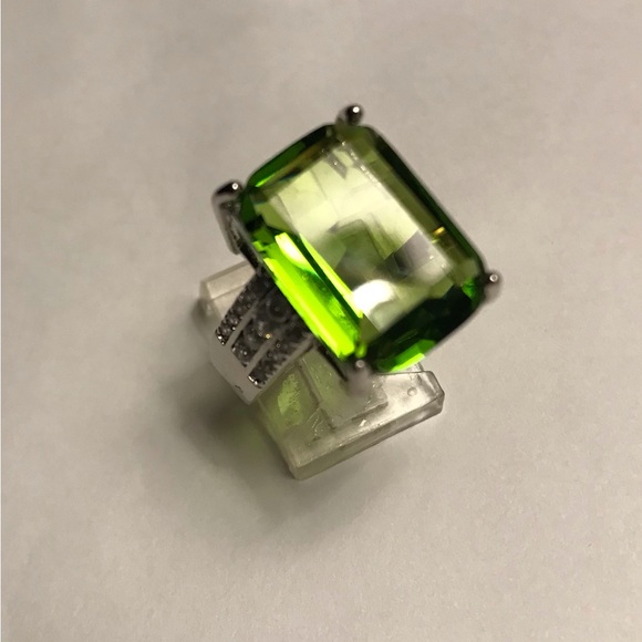 Peridot Stamped 925 Sterling Silver Ring - Picture 4 of 7